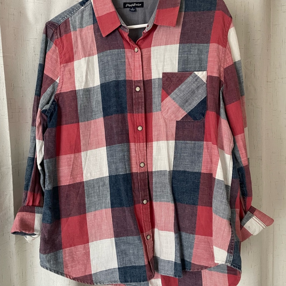 Women’s plaid pearl snap shirt